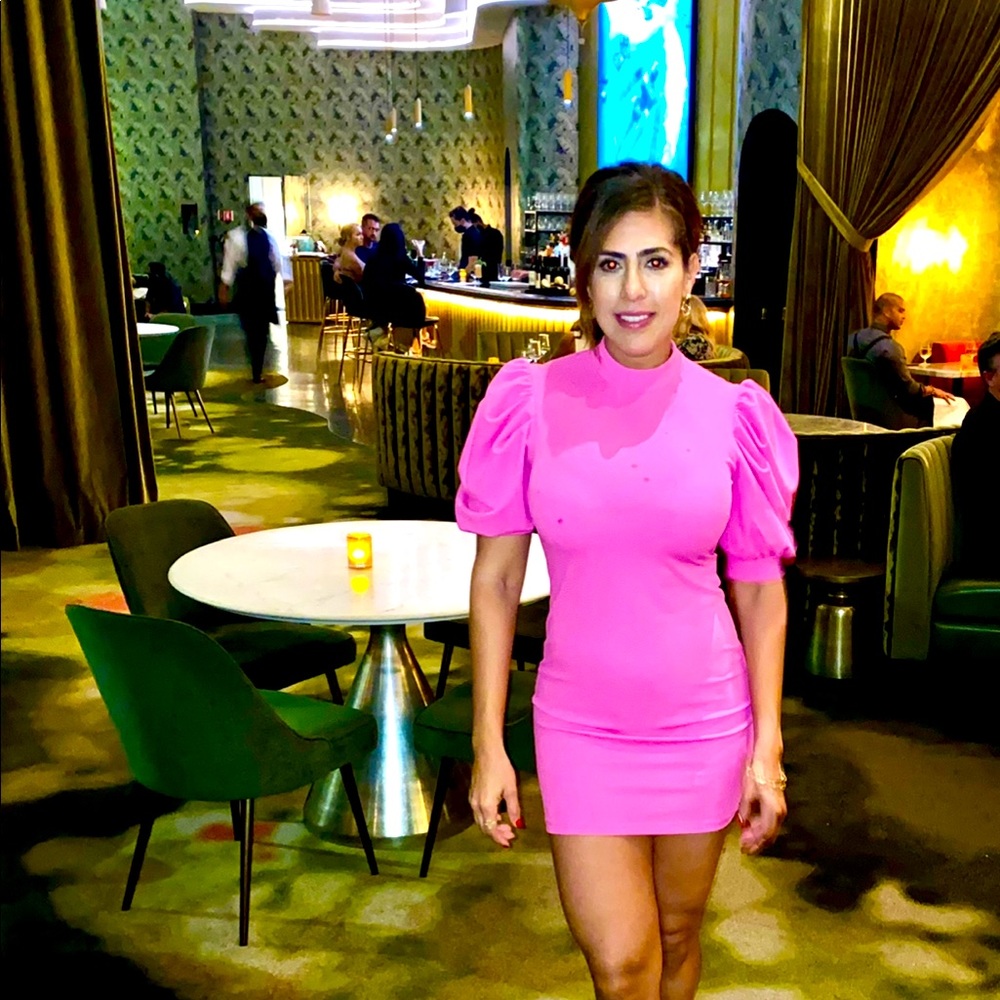 Pink puffy sleeves dress